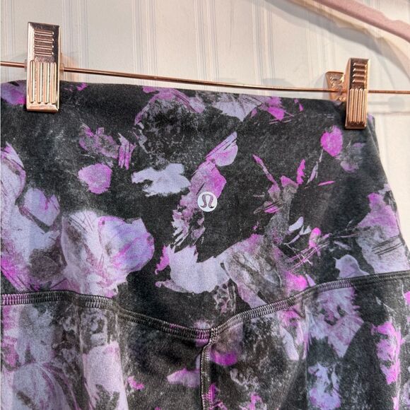Lululemon Athletica Purple and Black Patterned Leggings - Picture 6 of 8